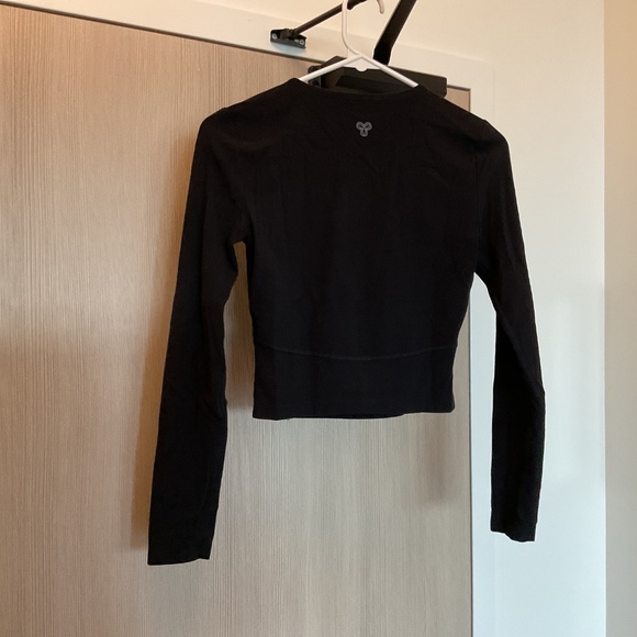 TNA Action Black Crewneck Long Sleeve Crop size Small - Picture 2 of 3